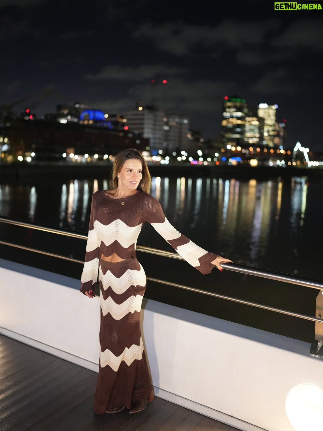 Alejandra Baigorria - 52.5K Likes - ✨Buenos Aires con mi esposa, pasándola genial, viviendo y coleccionando más experiencias. Viajar y trabajar contigo es lo máximo, porque cada lugar se disfruta el doble a tu lado. 💕✈️🇦🇷