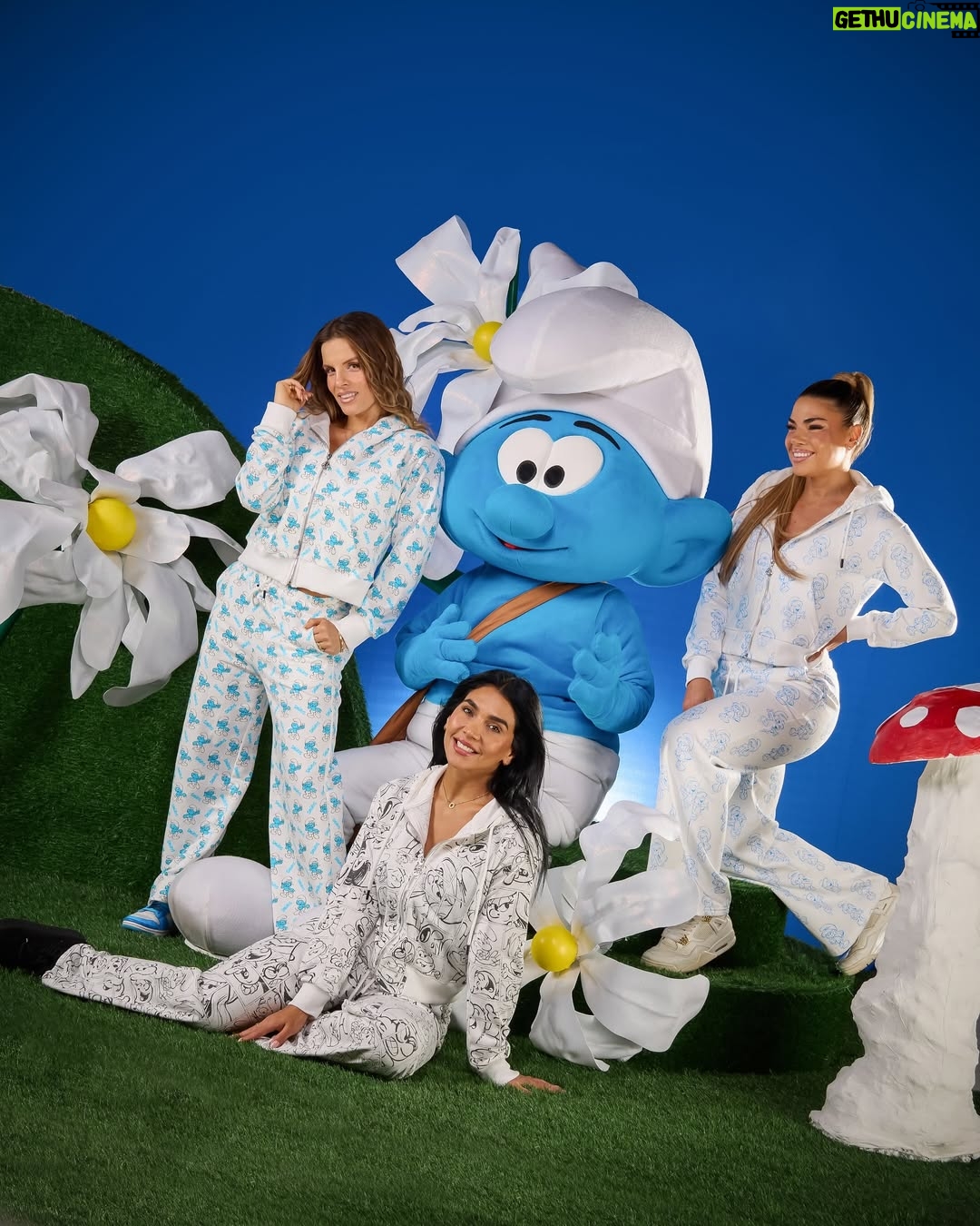 Alejandra Baigorria - 50.8K Likes - Un año más, lo logramos. 💥
Desde Perú, seguimos marcando historia con alianzas internacionales que nos llenan de orgullo. Hoy les presentamos oficialmente nuestras nuevas colecciones Pitufos y Nickelodeon, de la mano de Paramount Pictures, una franquicia internacional de gran renombre que hoy forma parte de nuestro portafolio.

Esta colección celebra no solo la llegada de la nueva película, sino también nuestro compromiso constante por seguir llevando el diseño peruano a escenarios globales.

🛍 La preventa ya está activa en nuestra web, y desde este viernes 11 estará disponible en todos los Ripley a nivel nacional.
Vayan preparando su selfie pitufo 📸, porque esto recién comienza… y viene mucho más. 💙

#alejandrabaigorria #pitufos #nickelondeon