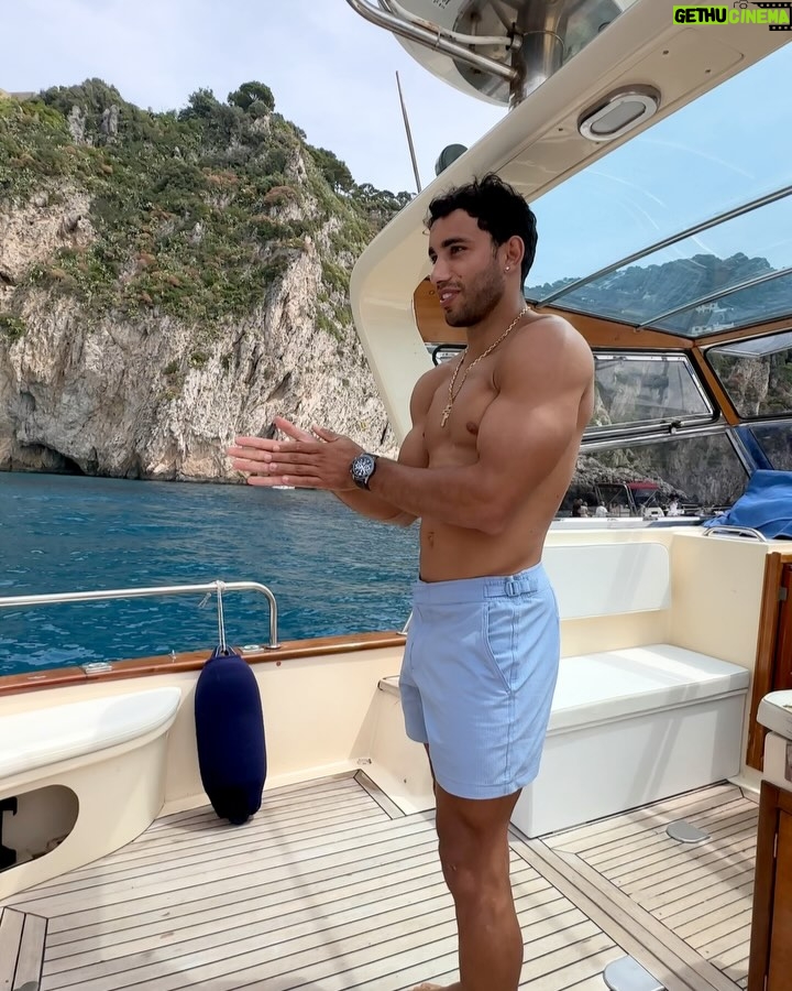 Alejandra Baigorria - 50.4K Likes - Nuestra luna de miel nos llevó a la hermosa Costa Amalfitana. Empezamos por Capri, una de las islas más lindas de Italia. Nos enamoramos de su mar, su comida y su encanto tan pintoresco. Seguimos descubriendo juntos cada rincón mágico de este viaje. #capri #italia #lunademiel