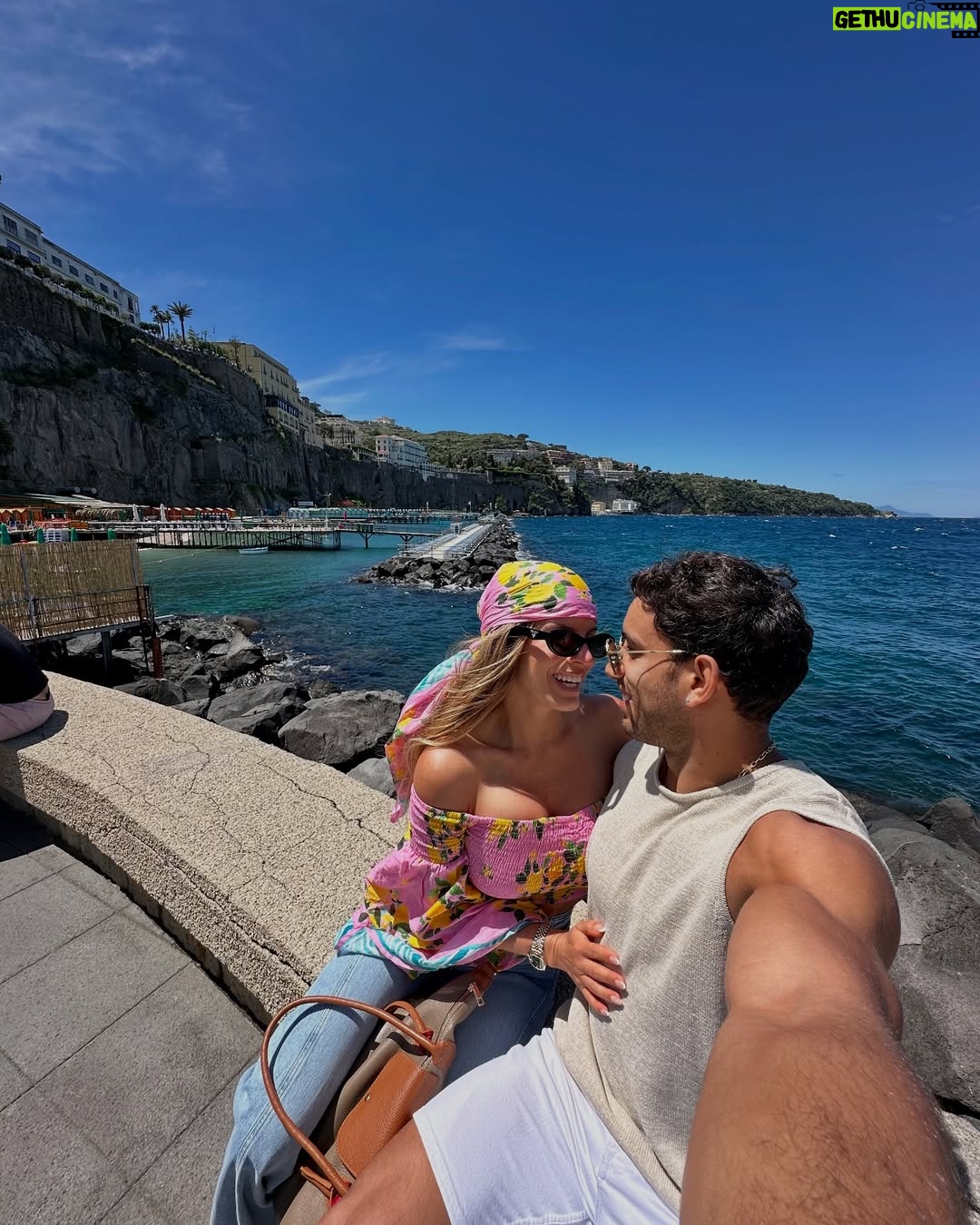 Alejandra Baigorria - 50.4K Likes - Nuestra luna de miel nos llevó a la hermosa Costa Amalfitana. Empezamos por Capri, una de las islas más lindas de Italia. Nos enamoramos de su mar, su comida y su encanto tan pintoresco. Seguimos descubriendo juntos cada rincón mágico de este viaje. #capri #italia #lunademiel