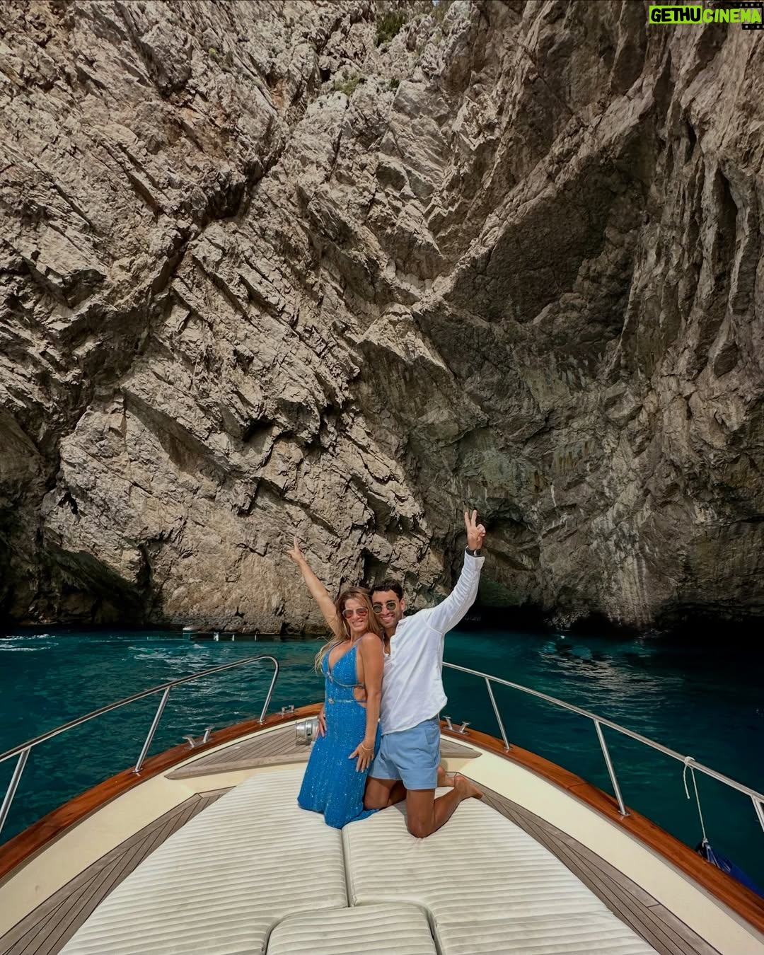 Alejandra Baigorria - 50.4K Likes - Nuestra luna de miel nos llevó a la hermosa Costa Amalfitana. Empezamos por Capri, una de las islas más lindas de Italia. Nos enamoramos de su mar, su comida y su encanto tan pintoresco. Seguimos descubriendo juntos cada rincón mágico de este viaje. #capri #italia #lunademiel