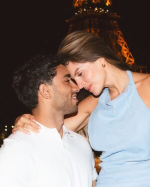 Alejandra Baigorria Instagram - Hoy cumplimos nuestro primer mes de casados.
Un millón de instantes que guardaremos para siempre,
de miradas que dicen mƔs que mil palabras,
de certezas suaves, como el amor que construimos cada dĆa.
Estamos en el inicio de algo inmenso, hermoso y nuestro.
Que venga todo lo mƔs lindo,
un camino lleno de amor por recorrer,
y una vida entera para seguir caminƔndola juntos.