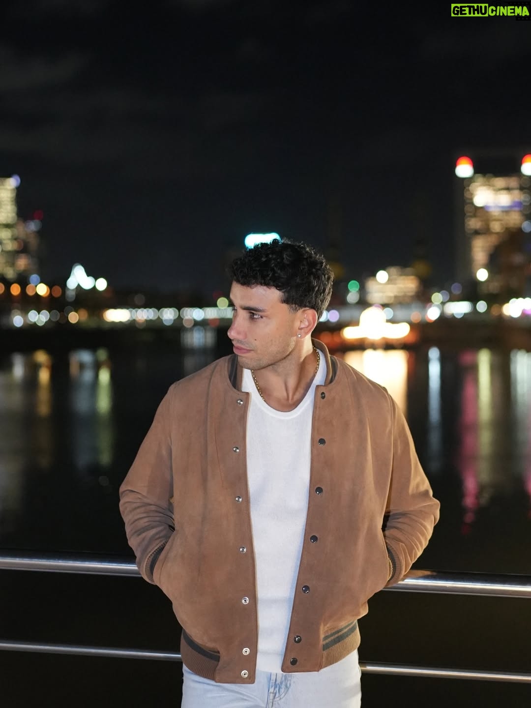 Alejandra Baigorria - 52.5K Likes - ✨Buenos Aires con mi esposa, pasándola genial, viviendo y coleccionando más experiencias. Viajar y trabajar contigo es lo máximo, porque cada lugar se disfruta el doble a tu lado. 💕✈️🇦🇷