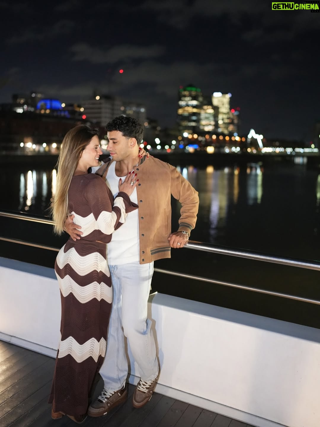 Alejandra Baigorria - 52.5K Likes - ✨Buenos Aires con mi esposa, pasándola genial, viviendo y coleccionando más experiencias. Viajar y trabajar contigo es lo máximo, porque cada lugar se disfruta el doble a tu lado. 💕✈️🇦🇷