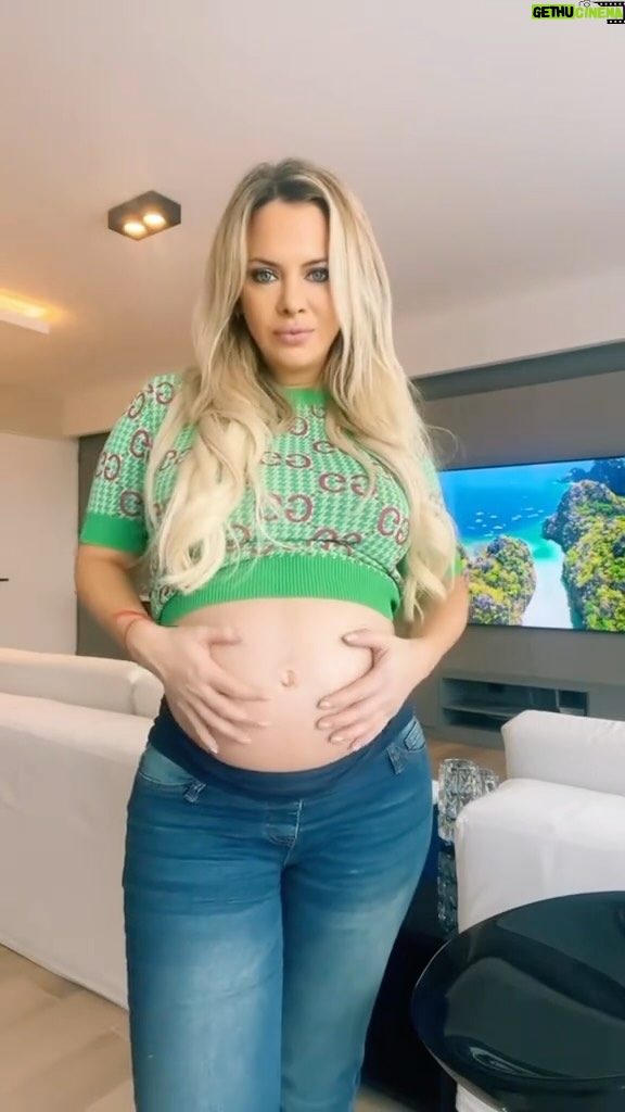 Alejandra Maglietti - 38.7K Likes - Cómo te va en tu embarazo? 🫤confirmen jajajaja😂😂
