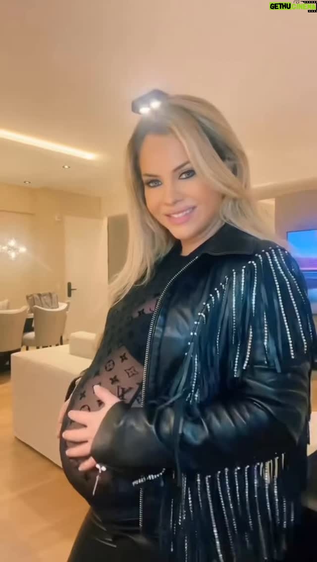 Alejandra Maglietti - 52.7K Likes - #look de noche embarazada ❤️ les gusta?