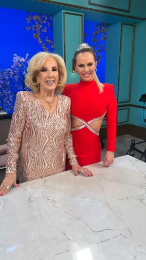 Alejandra Maglietti Instagram - Con la 👑 @mirthalegrand ❤️ #hairstyle @cerininet #makeup @aguspetra.makeup #bronze @luxurybronzeok