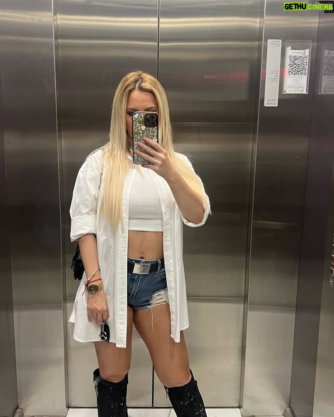 Alejandra Maglietti - 60.5K Likes - Un resumen de mi semana 🌟