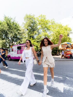 Alejandra Sandoval Instagram - Mamá e hija 
📸 @wattleyph