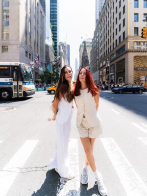 Alejandra Sandoval Instagram - Mamá e hija 
📸 @wattleyph