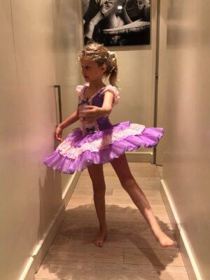 Alessia Marcuzzi Instagram - Ma come e’ possibile che siamo gia’ a 14 amore mio???😩
Tanti auguri alla ragazza piu’ buffa, pazzarella, artistoide, rompina, talentuosa, goccia cinese, sensibile, generosa e drama queen che io conosca! E gli ultimi video lo confermano (compresa la mia imitazione!)😂❤️❤️❤️❤️
Fammi ridere sempre ti prego. E fammi commuovere sempre ti prego. E non farmi fare tardi il sabato sera nascosta in macchina in pigiama…. Ti pregooooo🤪
Ti amo
Tanto
Tanto
Tanto
E di piu’❤️❤️❤️❤️