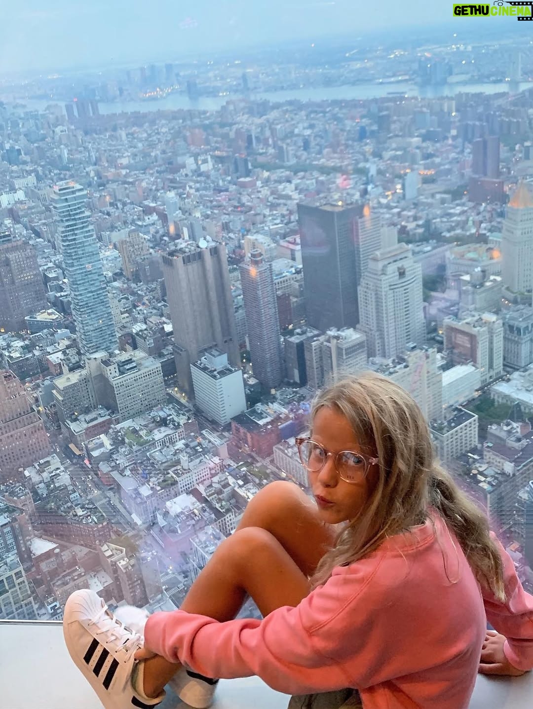 Alessia Marcuzzi - 135.1K Likes - Ma come e’ possibile che siamo gia’ a 14 amore mio???😩
Tanti auguri alla ragazza piu’ buffa, pazzarella, artistoide, rompina, talentuosa, goccia cinese, sensibile, generosa e drama queen che io conosca! E gli ultimi video lo confermano (compresa la mia imitazione!)😂❤️❤️❤️❤️
Fammi ridere sempre ti prego. E fammi commuovere sempre ti prego. E non farmi fare tardi il sabato sera nascosta in macchina in pigiama…. Ti pregooooo🤪
Ti amo
Tanto
Tanto
Tanto
E di piu’❤️❤️❤️❤️