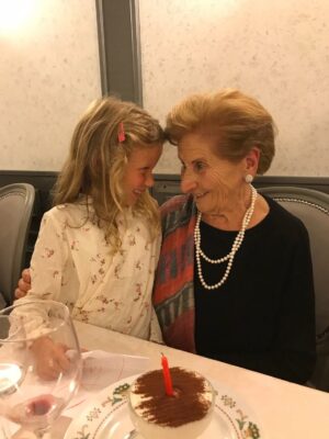Alessia Marcuzzi Instagram - Ma come e’ possibile che siamo gia’ a 14 amore mio???😩
Tanti auguri alla ragazza piu’ buffa, pazzarella, artistoide, rompina, talentuosa, goccia cinese, sensibile, generosa e drama queen che io conosca! E gli ultimi video lo confermano (compresa la mia imitazione!)😂❤️❤️❤️❤️
Fammi ridere sempre ti prego. E fammi commuovere sempre ti prego. E non farmi fare tardi il sabato sera nascosta in macchina in pigiama…. Ti pregooooo🤪
Ti amo
Tanto
Tanto
Tanto
E di piu’❤️❤️❤️❤️