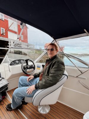 Alice Norin Instagram - Summer by the sea⛴️ Selalu banyak memori kalau pulang kampung.. seneng bgt bisa ajak ANL family kesini untuk merasakan super extra slow living yang beda bagaikan langit dan bumi dengan kehidupan ngebut di Jakarta😄