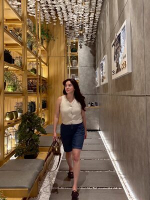Alice Norin Instagram - Kadang kita nggak butuh banyak orang di sekitar, cukup satu yang selalu ada di setiap momen. Dari ketawa receh di salon, sampai ngobrol panjang sambil makan bareng—kamu udah lebih dari sahabat, rasanya kaya kakak sendiri. 💕 Lop you my Mbakyuuuu rempitaaaa tapi gemesin always
