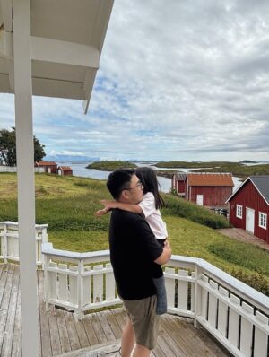 Alice Norin Instagram - Summer by the sea⛴️ Selalu banyak memori kalau pulang kampung.. seneng bgt bisa ajak ANL family kesini untuk merasakan super extra slow living yang beda bagaikan langit dan bumi dengan kehidupan ngebut di Jakarta😄