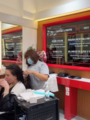 Alice Norin Instagram - Kadang kita nggak butuh banyak orang di sekitar, cukup satu yang selalu ada di setiap momen. Dari ketawa receh di salon, sampai ngobrol panjang sambil makan bareng—kamu udah lebih dari sahabat, rasanya kaya kakak sendiri. 💕 Lop you my Mbakyuuuu rempitaaaa tapi gemesin always