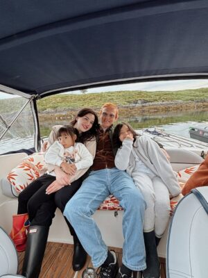 Alice Norin Instagram - Summer by the sea⛴️ Selalu banyak memori kalau pulang kampung.. seneng bgt bisa ajak ANL family kesini untuk merasakan super extra slow living yang beda bagaikan langit dan bumi dengan kehidupan ngebut di Jakarta😄