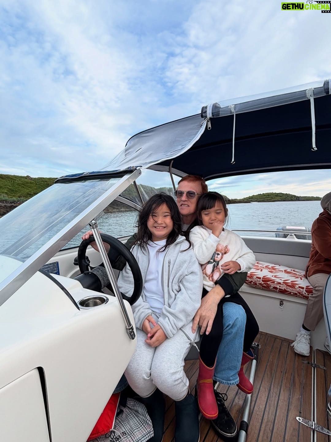 Alice Norin - 4.6K Likes - Summer by the sea⛴️ Selalu banyak memori kalau pulang kampung.. seneng bgt bisa ajak ANL family kesini untuk merasakan super extra slow living yang beda bagaikan langit dan bumi dengan kehidupan ngebut di Jakarta😄