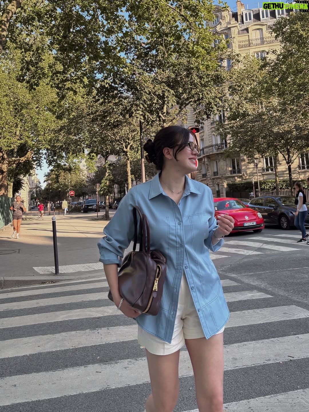 Alice Norin - 16.4K Likes - Summer days in Paris💙

Kemeja yang aku pakai launching malam ini Minggu 13 Juli 2025 jam 7 malam di live aku (tiktok & shopee : alicenorinofficial) See you!