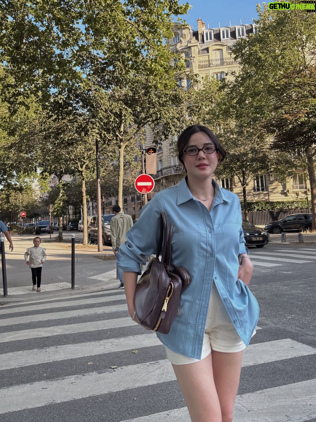 Alice Norin - 16.4K Likes - Summer days in Paris💙

Kemeja yang aku pakai launching malam ini Minggu 13 Juli 2025 jam 7 malam di live aku (tiktok & shopee : alicenorinofficial) See you!