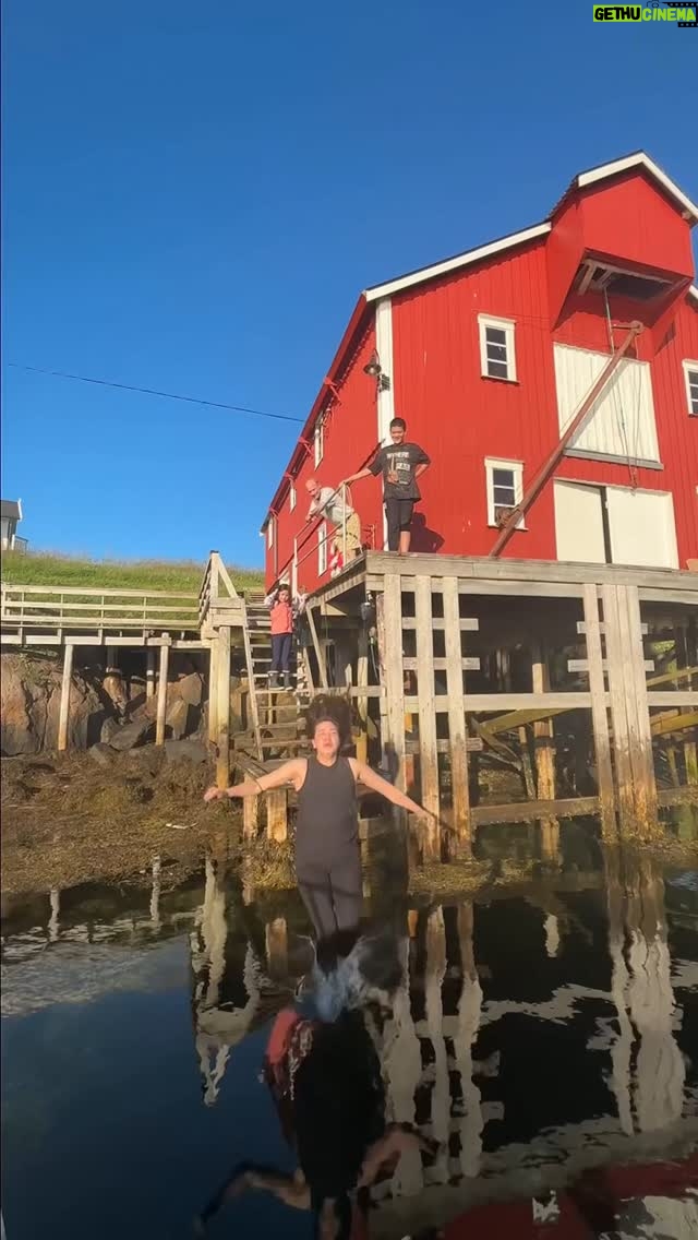 Alice Norin - 13K Likes - Belum sah jadi warga Norway kalau gak nyebur ke air yang dinginnya ngalah2in kelakuan kamu.. eh kulkas maksudnya! 🧊

Tolong yaa ini nyebur bukan sembarang nyebur kek di kali, SALAH BESAR! Ngilu dinginnya sampe ke tulang2! 🥶 Next bikin challenge apalagi yaa? Coba comment dibawah..