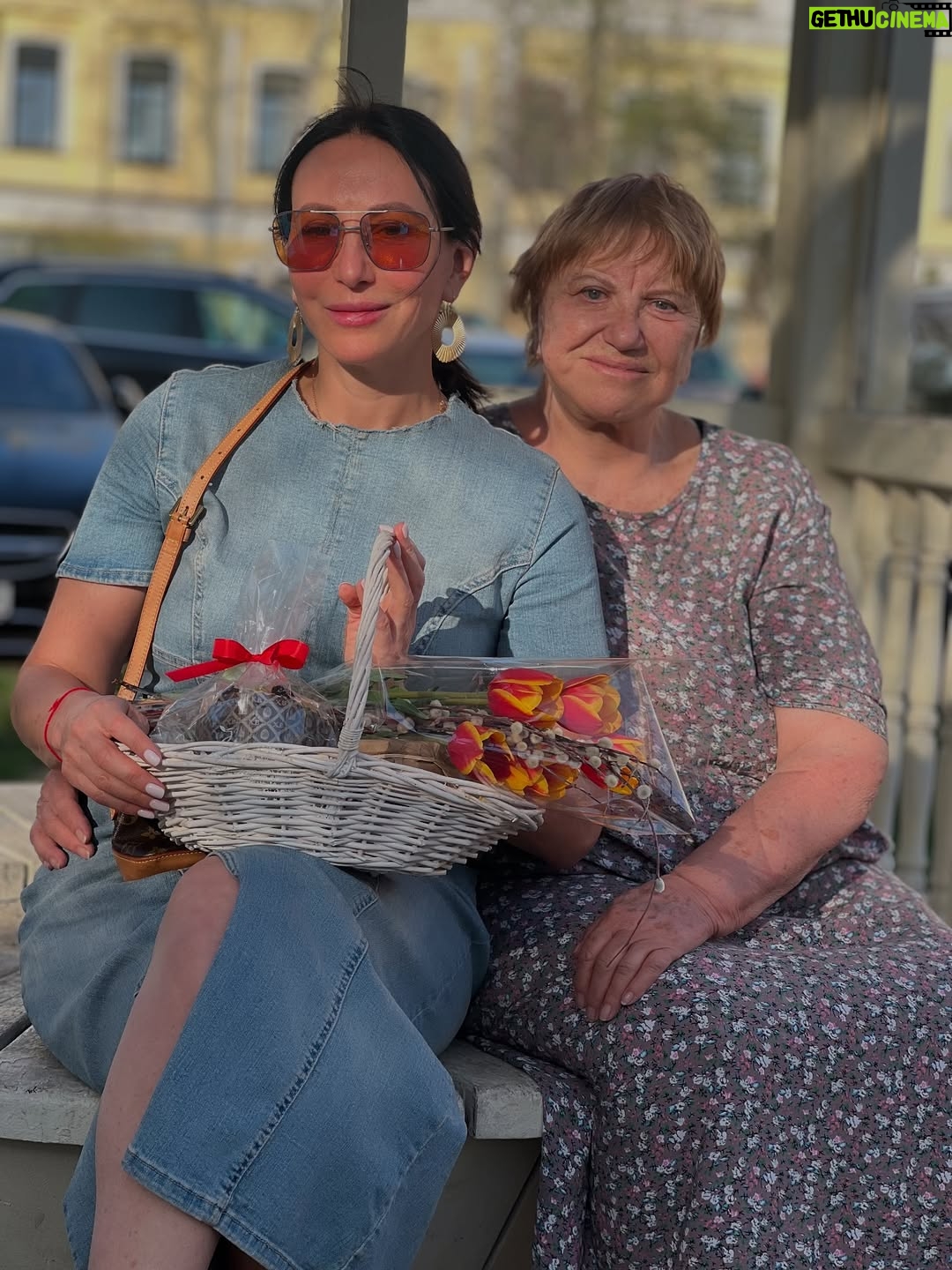 Alika Smekhova - 161.4K Likes - Маме 85 🌺 будь здорова,весела и спокойна за нас,мы с сестрой и твоими внуками всегда рядом ❤️
#алласмехова #аликасмехова #мама #семья #дочкиматери #юбилей #мамадорогая