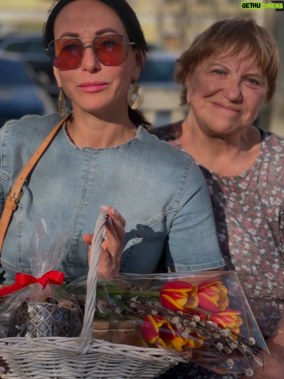 Alika Smekhova - 161.4K Likes - Маме 85 🌺 будь здорова,весела и спокойна за нас,мы с сестрой и твоими внуками всегда рядом ❤️
#алласмехова #аликасмехова #мама #семья #дочкиматери #юбилей #мамадорогая