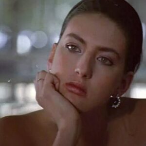 Alika Smekhova Instagram - Моя первая главная роль была в 1989 году кф «Женщина Дня» на Казахфильме (ещё в СССР)) и съемки проходили в Алма-Ате 💘 я провела в этом милом городе несколько месяцев,параллельно снимаясь в кф «Клещ» ( режиссёры Саша Баранов и Бахыт Килибаев ) ещё и успевала учиться на третьем курсе ГИТИСа…после этого бывала в Казахстане от силы раз в десятилетку,но уже очень давно не была😌и вот наконец долгожданная встреча,выступаю в филармонии им. Жамбыла в Алма-Ате 28 сентября 🙌в программе русские и цыганские романсы (гитара Роман Зорькин) и поэзия А.А.Ахматовой ❤️
#аликасмехова #актриса #певица #концерт #филармония #алматы #мамадорогая