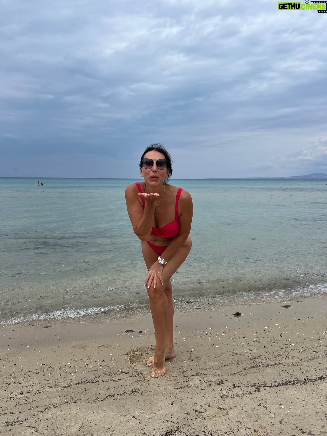 Alika Smekhova - 71.7K Likes - Отпуск подходит к концу и пора возвращаться 🏡 эти фотки оставлю здесь на память о моих маленьких греческих каникулах❤️

#аликасмехова #актриса #путешествие #каникулы #греция #greece #holiday #alikasmekhova #alika #мамадорогая