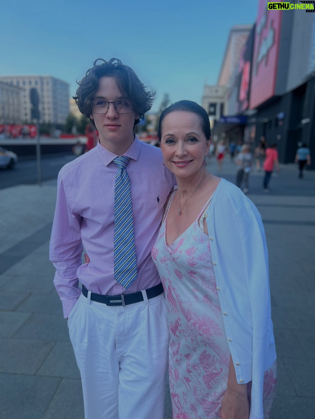 Alika Smekhova - 82.5K Likes - Есть повод-канун дня рождения моего Крестника Виктора и у нас общий сбор👯‍♀️подросли наши детки,а мы все такие же с моими @kabo_olga @lana.muzis и конечно  наряды от @berta_muzis ❤️
Листайте карусель-Витя с др🎂💐
#аликасмехова #актриса #ольгакабо #лана #витя #макарсмехов #друзья #семья #деньрожденья #мамадорогая
