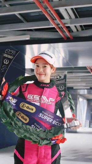 Alisa Kunkwaeng Instagram - Double wins ! | Be the reason someone smiles and yourself too 🙃🏆💖🐶
.
📹by @donvatanatham
#bbmpmotorsport #thailandsuperseries #tss2024 #alrisaa #thailandsupereco #racing