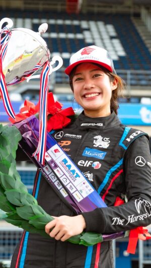 Alisa Kunkwaeng Instagram - 🏆🥇💖 #alrisaaracediary
.
#racing #alrisaaracediary #aimmotorsports #enduranceweek #womeninmotorsport #racer #changinternationalcircuit #mercedes #touringcar #raceweek #girlsontrack #girlswhorace