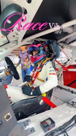 Alisa Kunkwaeng Instagram - Endurance week! Catching rides in this Mercedes C -coupe all weekend.💖🏁
.
.
#racing #alrisaaracediary #aimmotorsport #enduranceweek #womeninmotorsport #racer #changinternationalcircuit #mercedes #touringcar #raceweek #girlsontrack