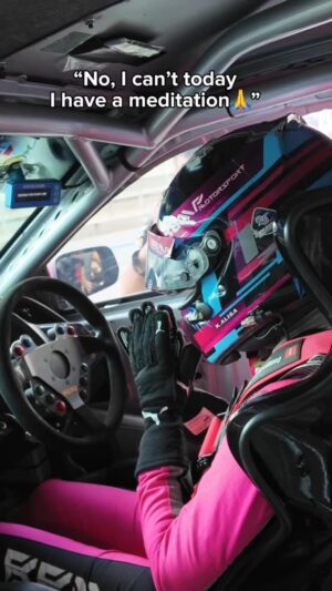 Alisa Kunkwaeng Instagram - เผลอกดลบบบ 😂💖🏁
.
.
#bbmpmotorsport #racing #hondacrz #racer #cargirl #womeninmotorsport #alrisaa #motorsport #raceweekend #fyp
