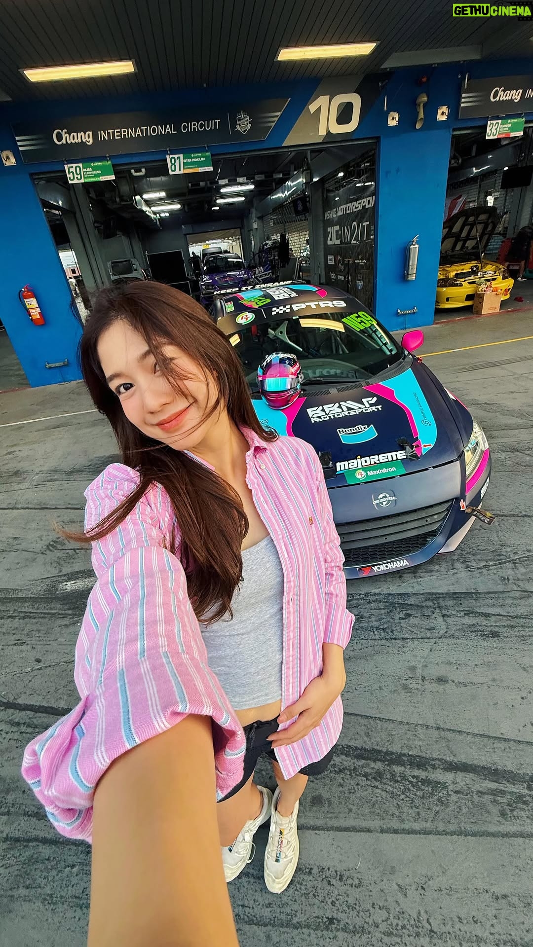Alisa Kunkwaeng - 3 Likes - Night race! พาลูกชายคนใหม่ มาลงสนามแข่ง Nightraceนะวันนี้ #59 💖💙
.
#bbmpmotorsport #racer #มะปรางอลิสา #alrisaaracediary #hondacrz #racing #womeninmotorsport #motorsport #changinternationalcircuit #ptmaxnitronracingseries #girlsontrack