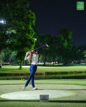 Alisa Kunkwaeng Instagram - Night Golf มันทั้งคูล ทั้งสนุกมาก ⛳️🌙💖
กิจกรรมสุดปัง Chang Cold Brew Cool Club presents Chang Club Championship 2025 จัด Night Golf ครั้งแรก ที่ Flora Ville Golf & Country Club 🎉
สนามดี ก๊วนสนุก และมุมถ่ายรูปคือดีย์ทุกหลุม!
ไม่ใช่แค่กีฬานะ… แต่นี่คือ กอล์ฟไลฟ์สไตล์ ที่มะปรางหลงรัก 😍🎶
#ChangColdBrewCoolClub
#ChangClubChampionship2025
#alrisaagolf #alrisaagolfing