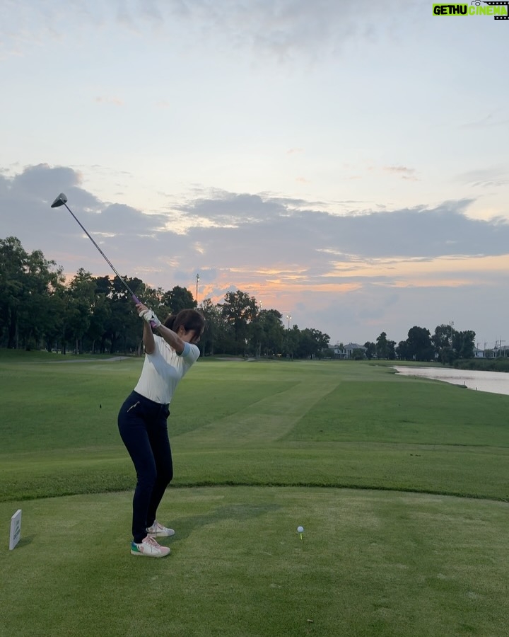 Alisa Kunkwaeng - 3 Likes - Night Golf มันทั้งคูล ทั้งสนุกมาก ⛳️🌙💖

กิจกรรมสุดปัง Chang Cold Brew Cool Club presents Chang Club Championship 2025 จัด Night Golf ครั้งแรก ที่ Flora Ville Golf & Country Club 🎉
สนามดี ก๊วนสนุก และมุมถ่ายรูปคือดีย์ทุกหลุม!

ไม่ใช่แค่กีฬานะ… แต่นี่คือ กอล์ฟไลฟ์สไตล์ ที่มะปรางหลงรัก 😍🎶

#ChangColdBrewCoolClub
#ChangClubChampionship2025
#alrisaagolf #alrisaagolfing