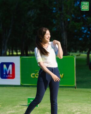 Alisa Kunkwaeng Instagram - Night Golf มันทั้งคูล ทั้งสนุกมาก ⛳️🌙💖
กิจกรรมสุดปัง Chang Cold Brew Cool Club presents Chang Club Championship 2025 จัด Night Golf ครั้งแรก ที่ Flora Ville Golf & Country Club 🎉
สนามดี ก๊วนสนุก และมุมถ่ายรูปคือดีย์ทุกหลุม!
ไม่ใช่แค่กีฬานะ… แต่นี่คือ กอล์ฟไลฟ์สไตล์ ที่มะปรางหลงรัก 😍🎶
#ChangColdBrewCoolClub
#ChangClubChampionship2025
#alrisaagolf #alrisaagolfing