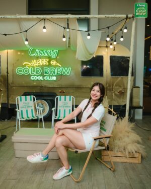 Alisa Kunkwaeng Instagram - Night Golf มันทั้งคูล ทั้งสนุกมาก ⛳️🌙💖
กิจกรรมสุดปัง Chang Cold Brew Cool Club presents Chang Club Championship 2025 จัด Night Golf ครั้งแรก ที่ Flora Ville Golf & Country Club 🎉
สนามดี ก๊วนสนุก และมุมถ่ายรูปคือดีย์ทุกหลุม!
ไม่ใช่แค่กีฬานะ… แต่นี่คือ กอล์ฟไลฟ์สไตล์ ที่มะปรางหลงรัก 😍🎶
#ChangColdBrewCoolClub
#ChangClubChampionship2025
#alrisaagolf #alrisaagolfing