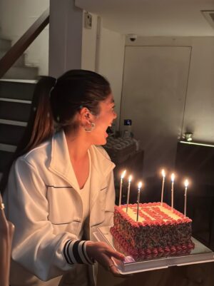 Alisa Kunkwaeng Instagram - A day in my life…eating a lot of cake💖🎂 #augustgirl #alrisaa