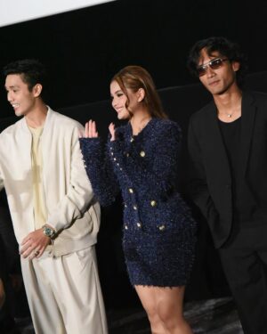 Alya Iman Instagram - A night full of tears, laughters & smiles ✨
#PabilaDiaTersenyum @viumalaysia
@globalstationsb
@starspowerhouseentertainment
@balmain
@miezailani @taufiqazhr
@itsmeanuar
@iqbalrafael92 @edvidkwa