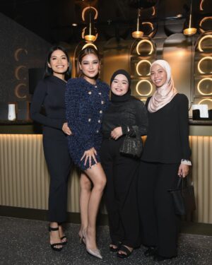 Alya Iman Instagram - A night full of tears, laughters & smiles ✨
#PabilaDiaTersenyum @viumalaysia
@globalstationsb
@starspowerhouseentertainment
@balmain
@miezailani @taufiqazhr
@itsmeanuar
@iqbalrafael92 @edvidkwa