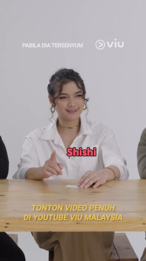 Alya Iman Instagram - Kenapa diorang buli Elina ! 🫣

🥷🏻‼️Mafia Game feat Amir Ahnaf , Alya Iman & Adam Lee 
p/s : video penuh lesgo di YouTube Viu Malaysia

==================================
🦋 Pabila Dia Tersenyum | Setiap Khamis - Sabtu | 12pm

📹 [Pelakon Utama] @amir.ahnaff @alyimn @adm.lee
📹 [Barisan Pelakon] @rusdiramliofficial @marisa.yasmin @zarynnzarynn @iqdinzlyofficial @nazrief_nazri @realjayiswazir
🎥[Pengarah] @ferozkader_75
🎬[Penerbit] @adilaramly
🎬 [Terbitan] @globalstationsb
🎙️[OST] #Jahat @wanyhasrita
🖋 Sebuah Drama Adaptasi Novel Karya @lizanurwriter
#PabilaDiaTersenyum #ViuMalaysia #DramaViu