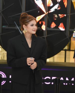 Alya Iman Instagram - Pabila Dia Tersenyum Launching 🦋✨
@viumalaysia
@globalstationsb
@itsmeanuar
@behati.my
@iqbalrafael92
@starspowerhouseentertainment