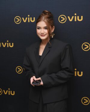 Alya Iman Instagram - Pabila Dia Tersenyum Launching 🦋✨
@viumalaysia
@globalstationsb
@itsmeanuar
@behati.my
@iqbalrafael92
@starspowerhouseentertainment