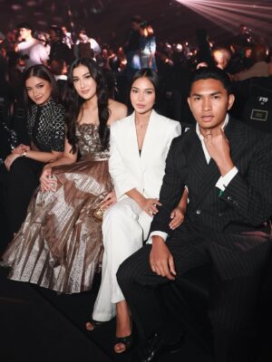 Alya Iman Instagram - On the first night of KLFW szn, stepped into the room dazzled in @rizmanruzaini a symphony of crystals, feathers, and quiet power. The look didn’t shout, it lingered. Elegance that sparkled only when it chose to… much like me. ✨ Congratulations @rizmanruzaini on an exquisite collection.
@rizmanruzaini @rrbyrizmanruzaini @klfashionweek
Shooters @reza8179 @itszulhairisme_ @itsmeanuar