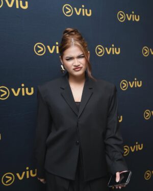 Alya Iman Instagram - Pabila Dia Tersenyum Launching 🦋✨
@viumalaysia
@globalstationsb
@itsmeanuar
@behati.my
@iqbalrafael92
@starspowerhouseentertainment