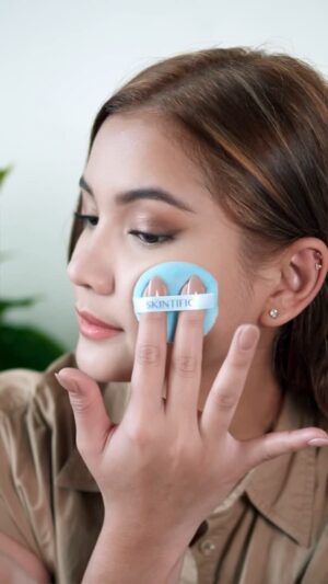 Alya Iman Instagram - Fav makeup base collections from @skintific.my 💙
Noticed something new? I also use the Invisiblur all day Loose Powder for smooth and poreless base #Invisiblur @skintific.my