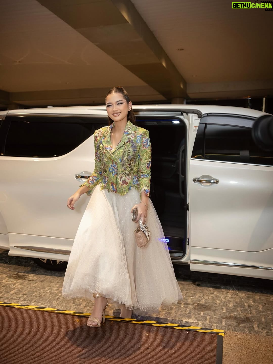 Alya Iman - 3 Likes - Here for the good vibes, a reunion of familiar faces, and a night celebrating talents. No gossip, no drama, just love <3 

Nominated for 2 categories last night thank you #AnugerahMelodiTerhangat2025 @meloditv3 @tv3malaysia ✨

Dressed in @fiziwoo 
Glam @iqbalrafael92 
Hairstylist @shasya_balqisya 
Captures @reza8179 
VidCams @miezailani @taufiqazhr